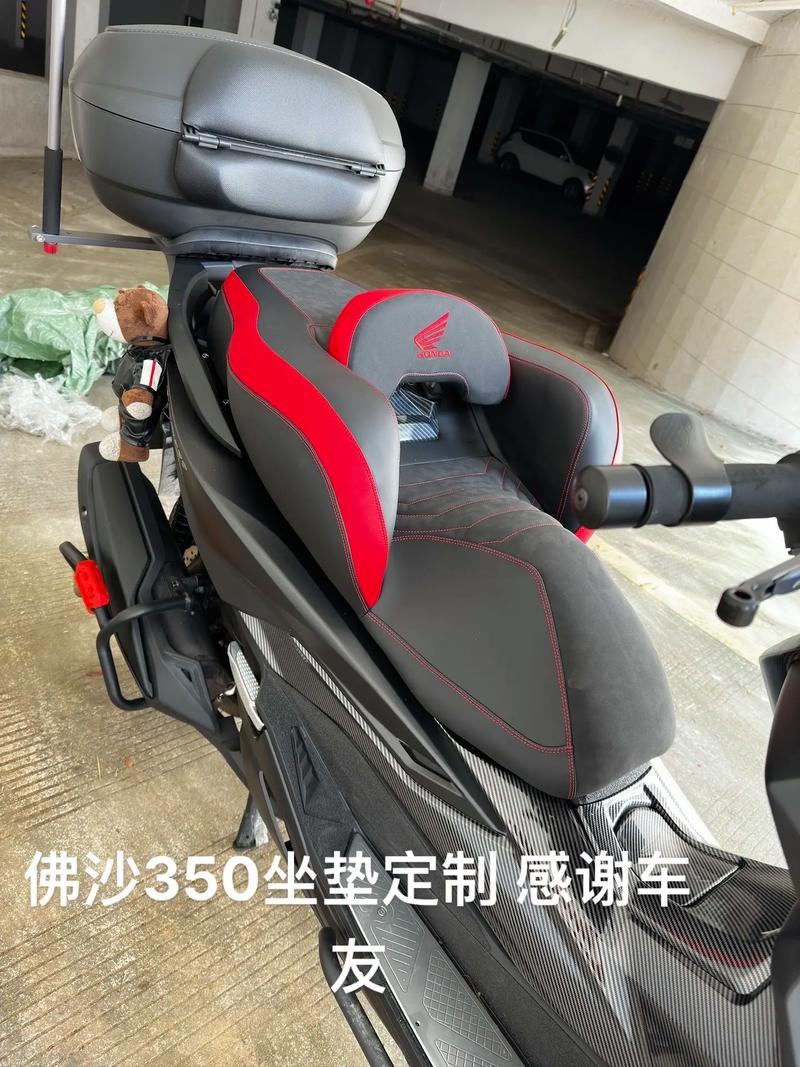 摩托车坐垫寿命，汽车坐垫多久保养一次比较好。